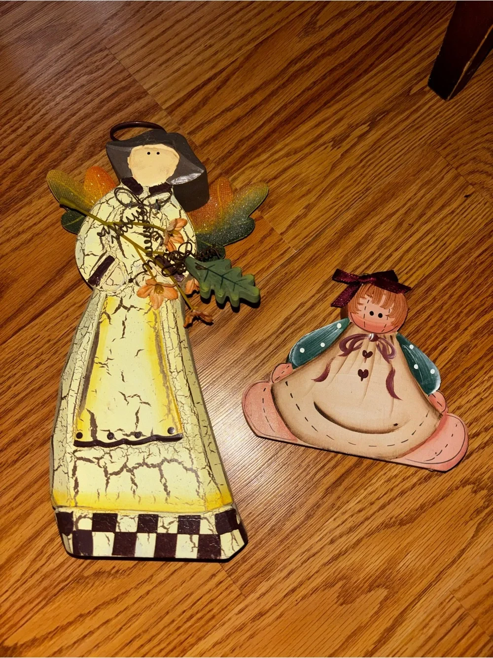 Bundle of 2 vintage wooden figures